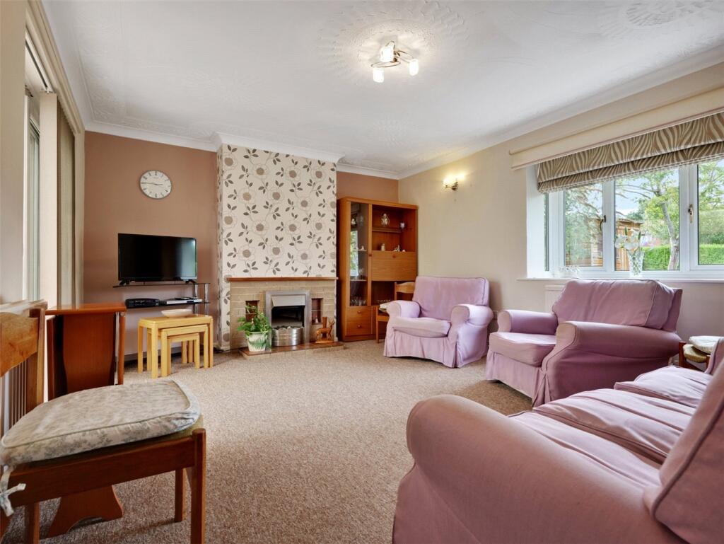 53 King Richard Drive photo 3