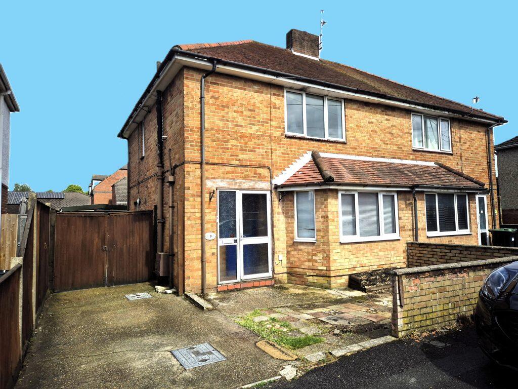 Main image of property: 8 Brokenford Avenue, totton, Southampton, SO40 9DZ