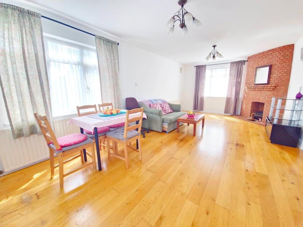 House in Romford - More