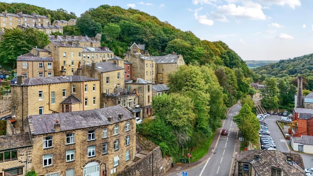 3-bed flat on Birch Place, Hebden Bridge, £270,000