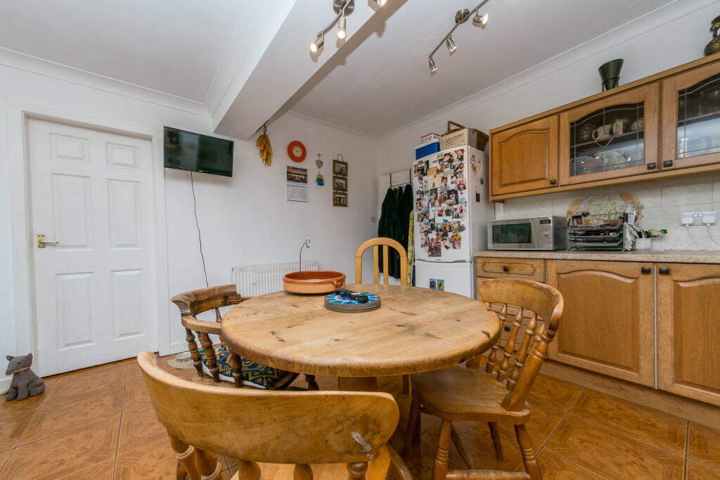 House in Wakefield - View 5
