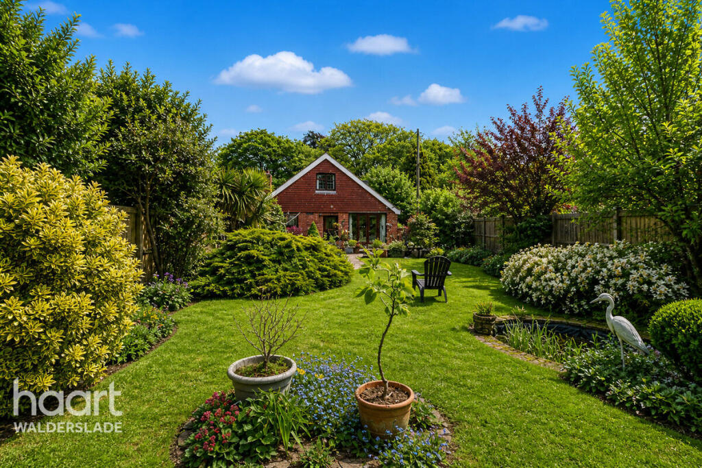 4-bed detached on Tunbury Avenue, Chatham, £500,000