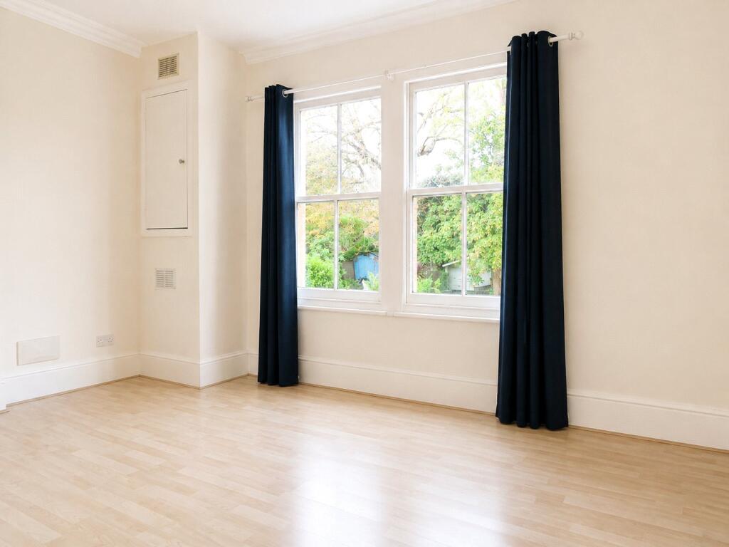 Apartment in London - More