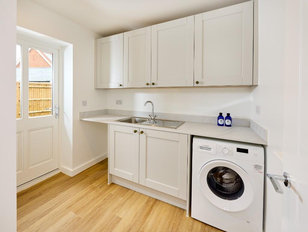 Clayhill Road, Burghfield Common, RG7 3NZ - More