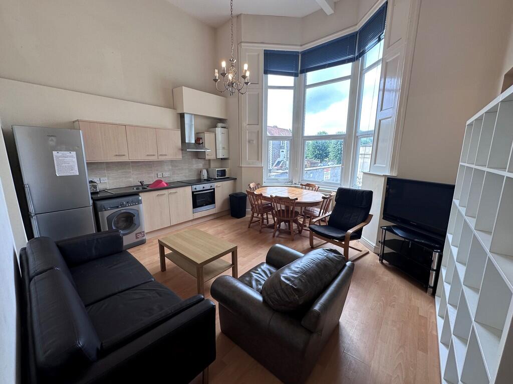 5 bedroom maisonette for rent
