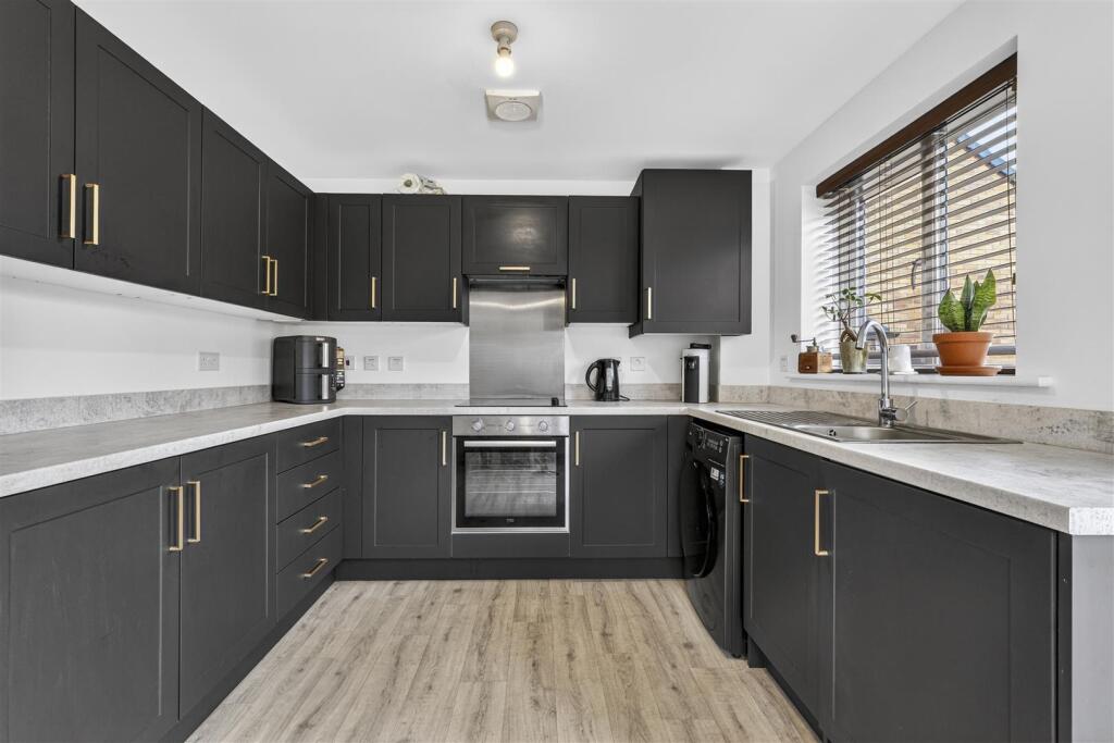 House in Newark and Sherwood, Bilsthorpe - More