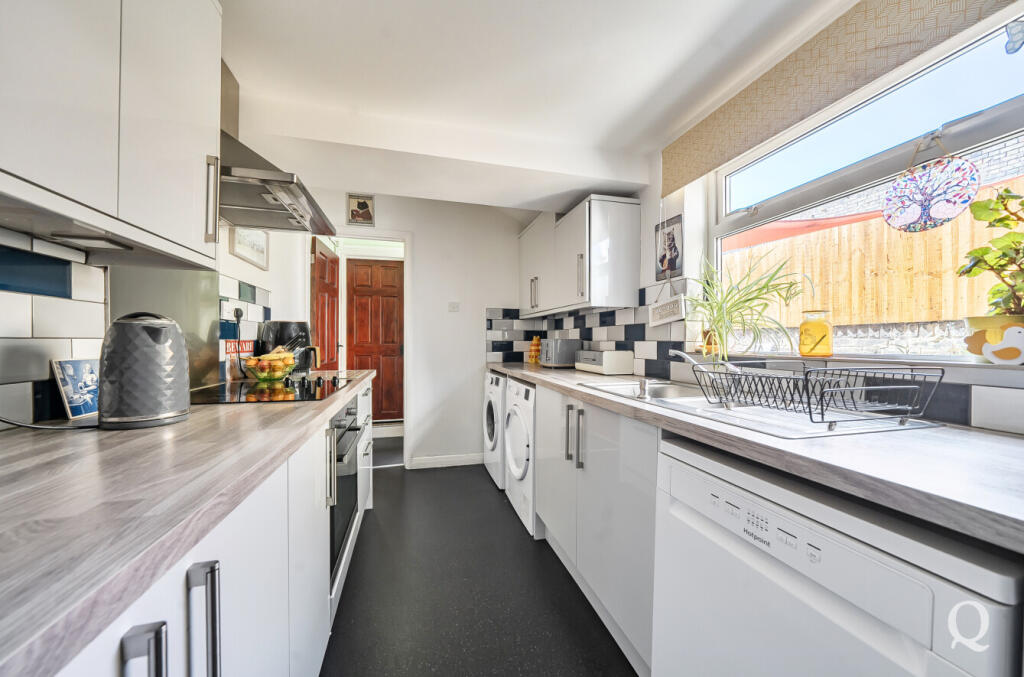 House in Swale, Grove Park, Milton Regis - View 4
