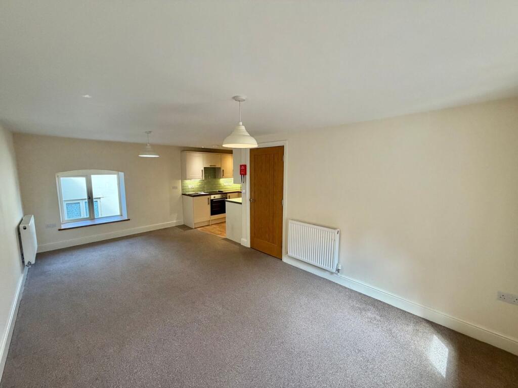 House in Taunton, Hele - More