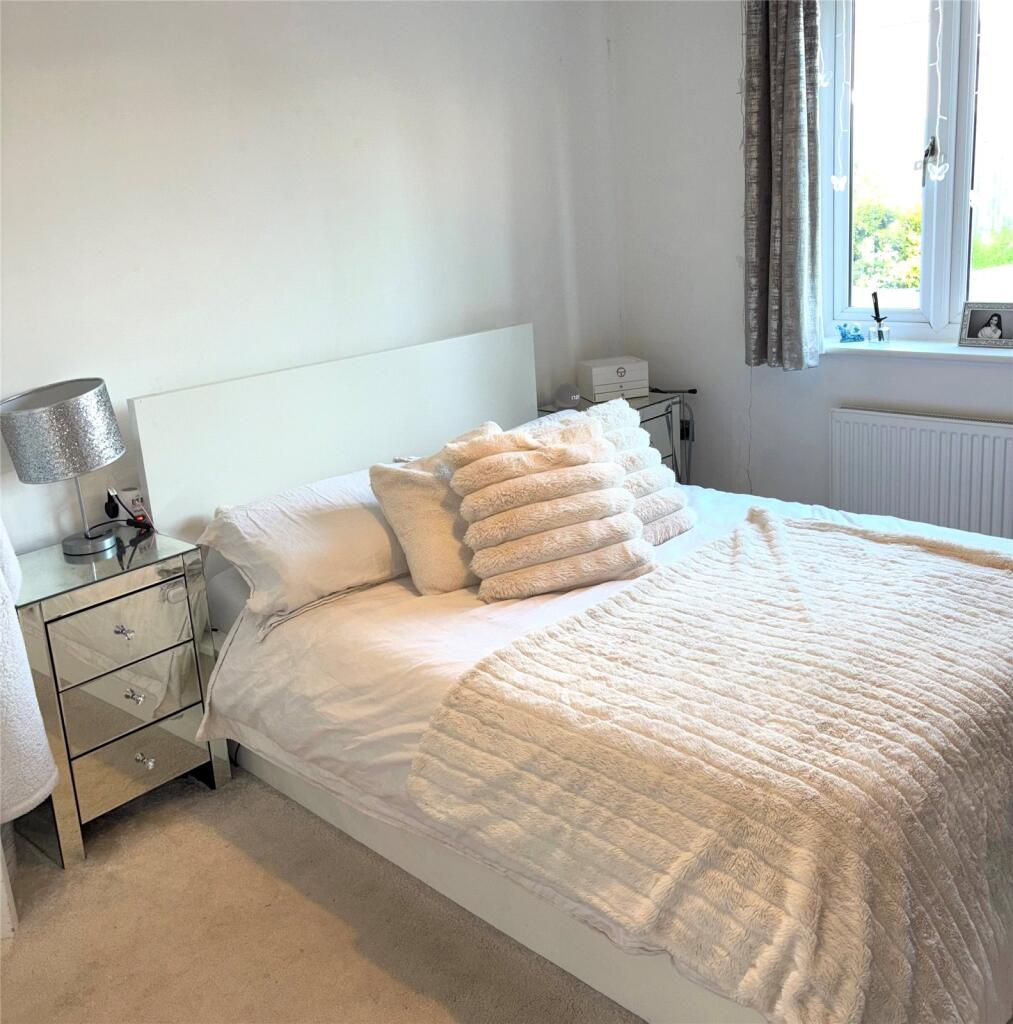 Apartment in Newbury, West Berkshire - View 5