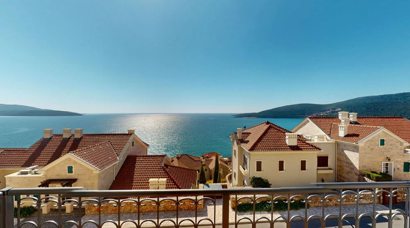 Main image of property: Lustica