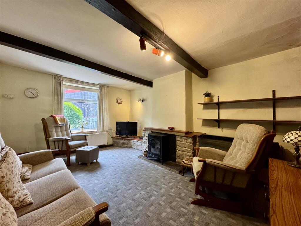 Almondbury Bank, Moldgreen, Huddersfield, HD5 8HF - More