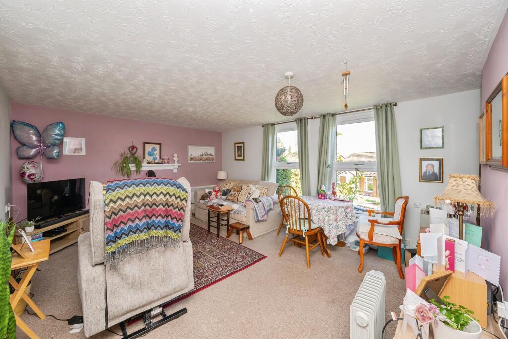 Apartment in Lichfield, Boley Park - View 5
