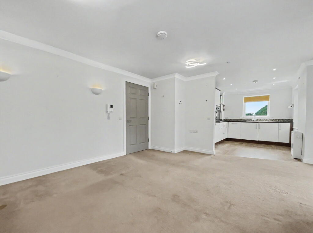 Park Crescent, Hesketh Park, Southport - View 5