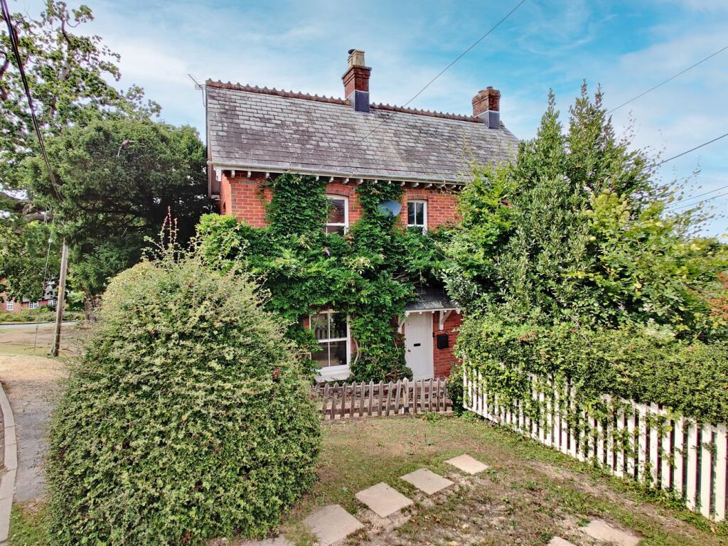 Main image of property: Emery Down, Lyndhurst , SO43