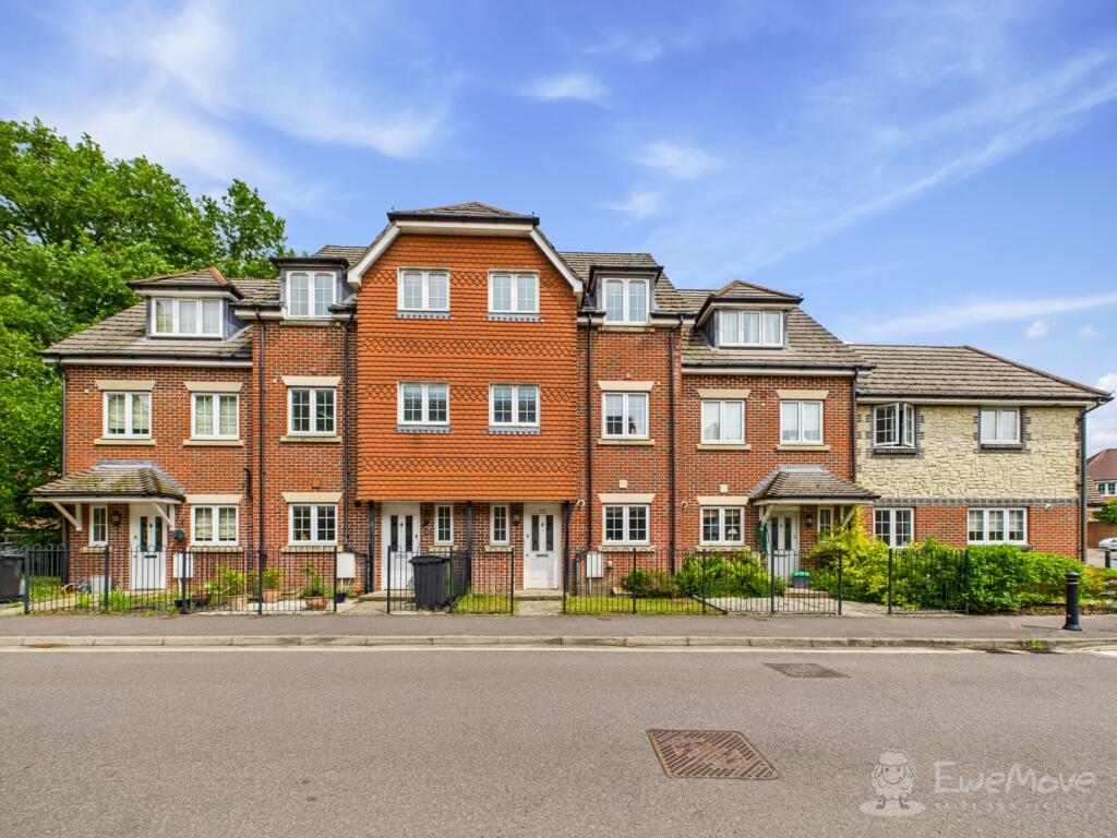 4-bed other on Hawthorn Way, Lindford, Bordon, Hampshire, GU35, £445,000