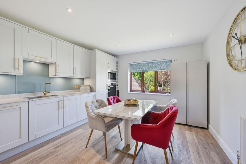 Apartment in Tadworth - View 3