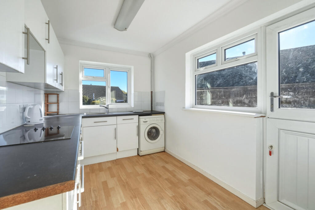 Gilbey Crescent, Stansted, Essex, CM24 photo 2
