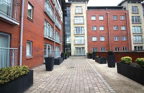 2-bed flat on Queens Road, Chester, £179,950