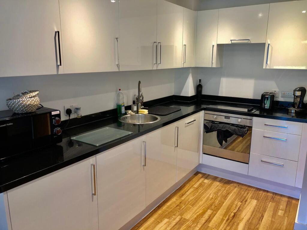 Apartment in Leeds, West Yorkshire - View 5