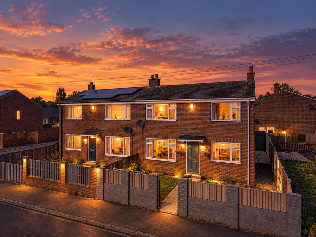 3-bed semi-detached on Lister Close, Featherstone, Pontefract, WF7 5BT, £159,995
