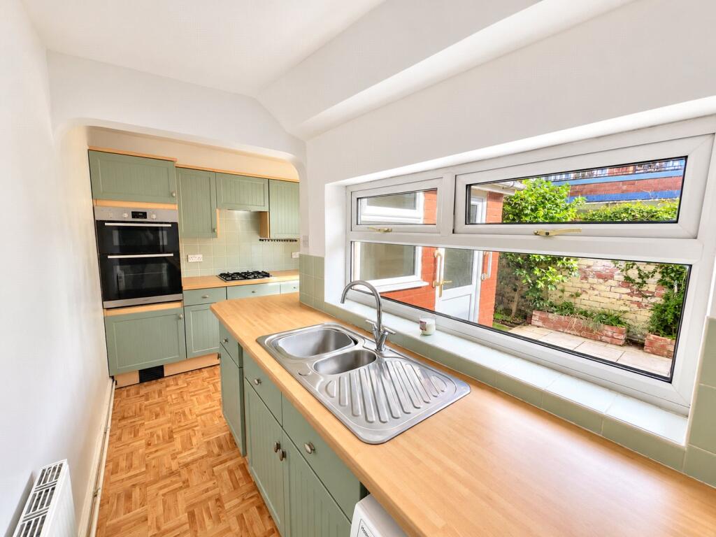 Apartment in Wirral, West Kirby - More