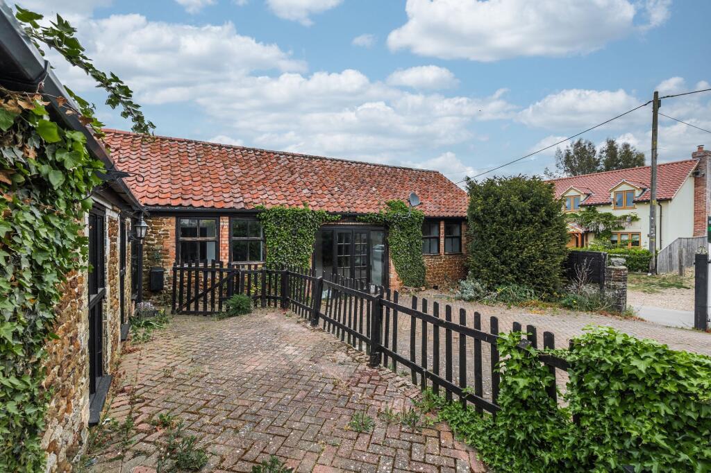3-bed house on Charming Detached Single-Storey Barn Conversion in Pentney, £290,000