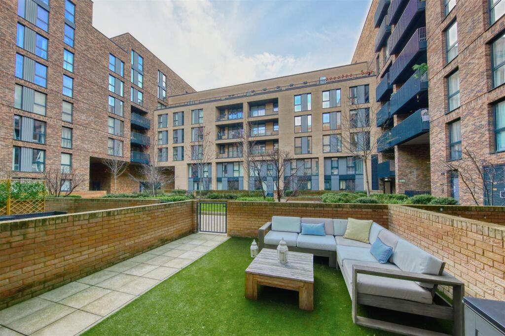 Apartment in London, Summerstown - View 4