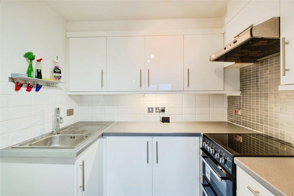 Apartment in Poole - View 5