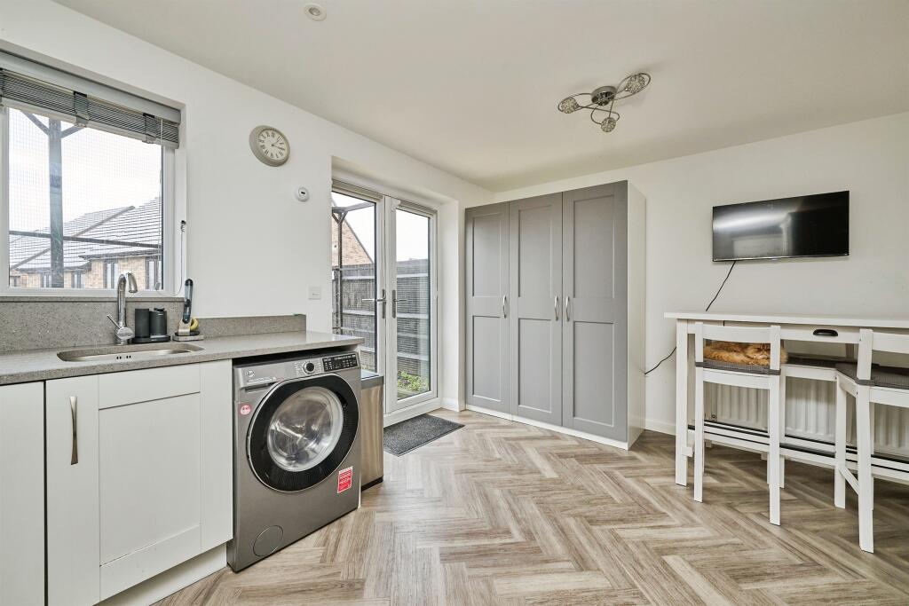 Primrose Drive, Oundle, Peterborough photo 3