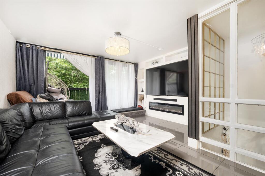Apartment in London, Alexandra Road Estate, South Hampstead - View 3