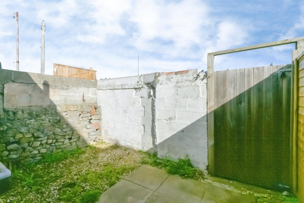 House in Barry, Gibbonsdown - View 5