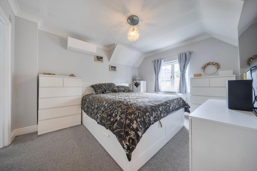 House in Reigate and Banstead, Horley - View 4