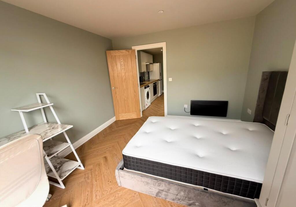 Apartment in Cardiff - View 3