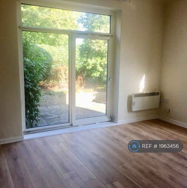 Apartment in Stoke-on-Trent - View 3