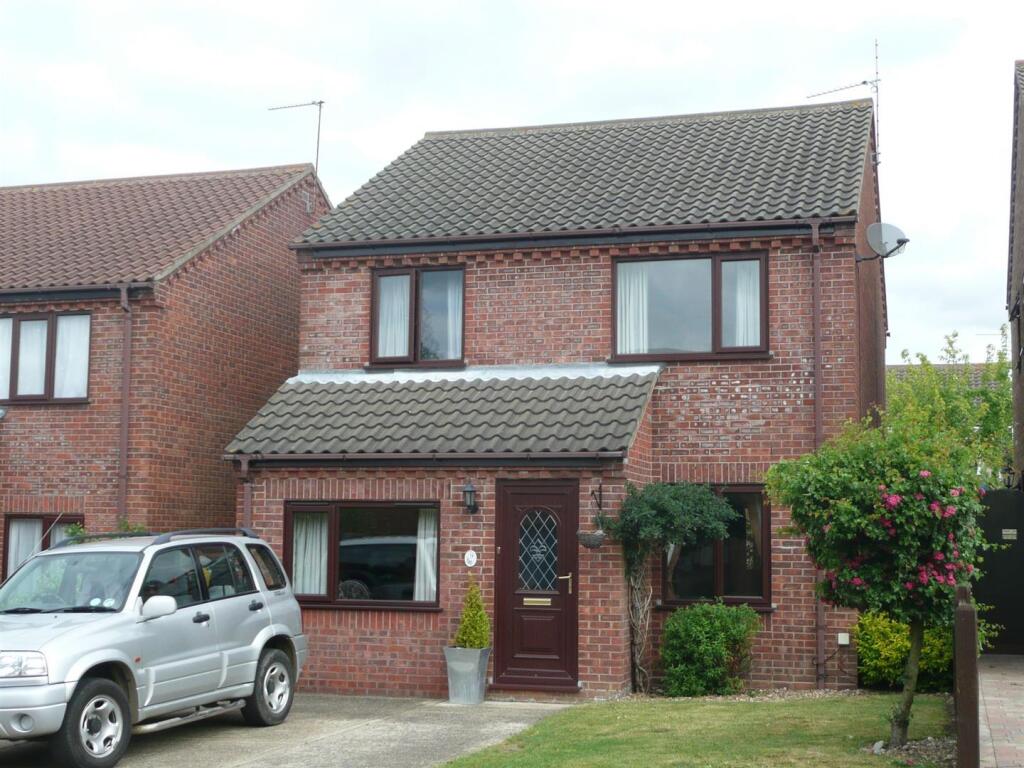 Main image of property: 9 Bluebell Way, Beccles, Suffolk NR34 7BT