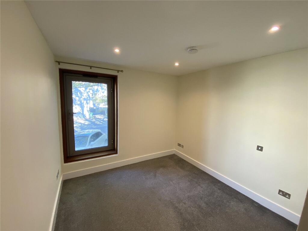 Apartment in London, Royal Borough of Kingston upon Thames - View 5