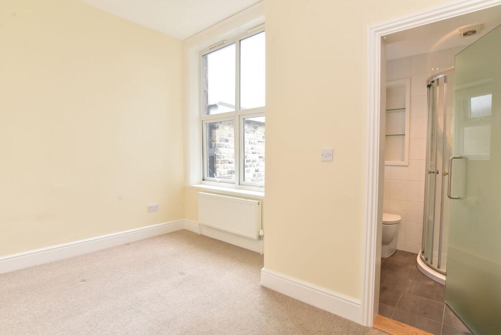 Kings Road, Harrogate, HG1 - View 4