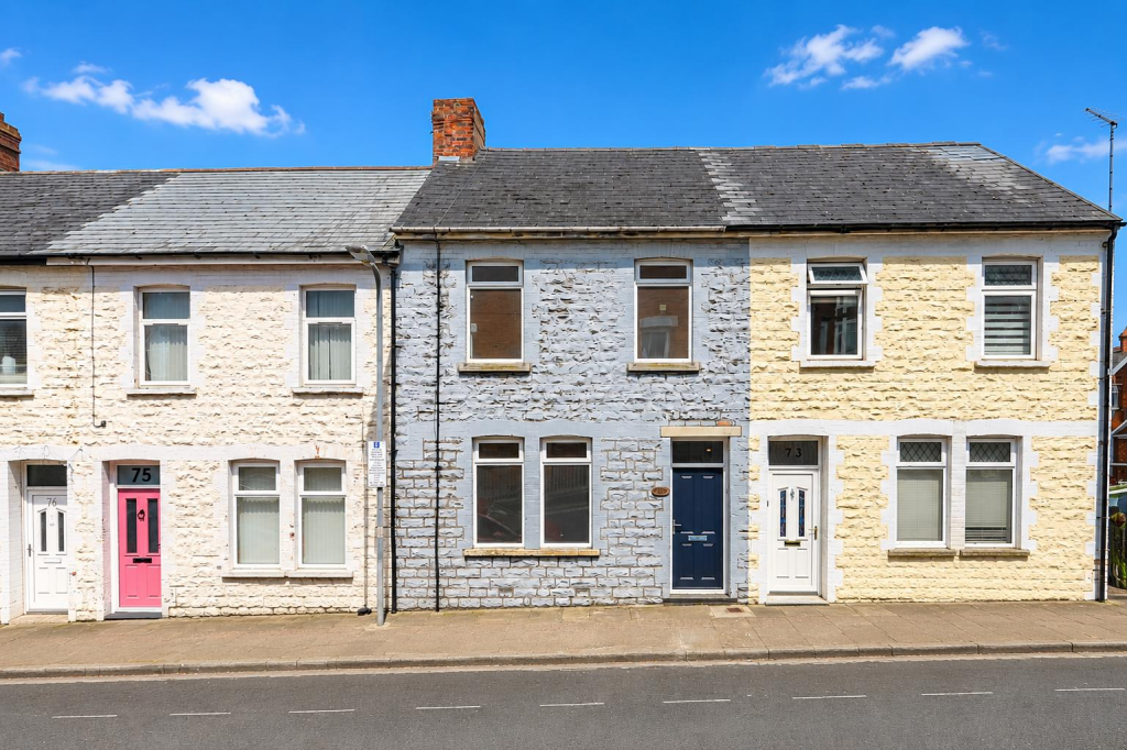 3-bed terraced on Queen Street, Barry, £230,000