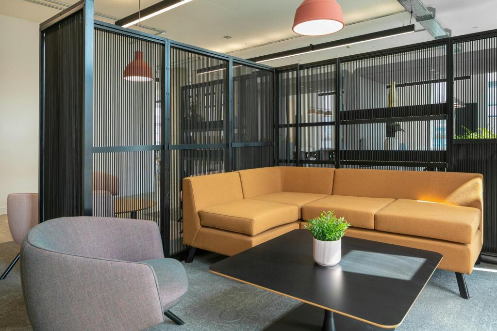 6th floor fitted suite