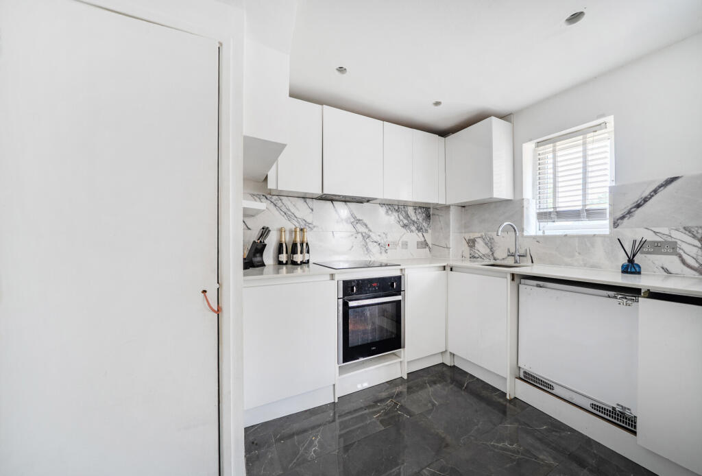 Apartment in Croydon - View 5