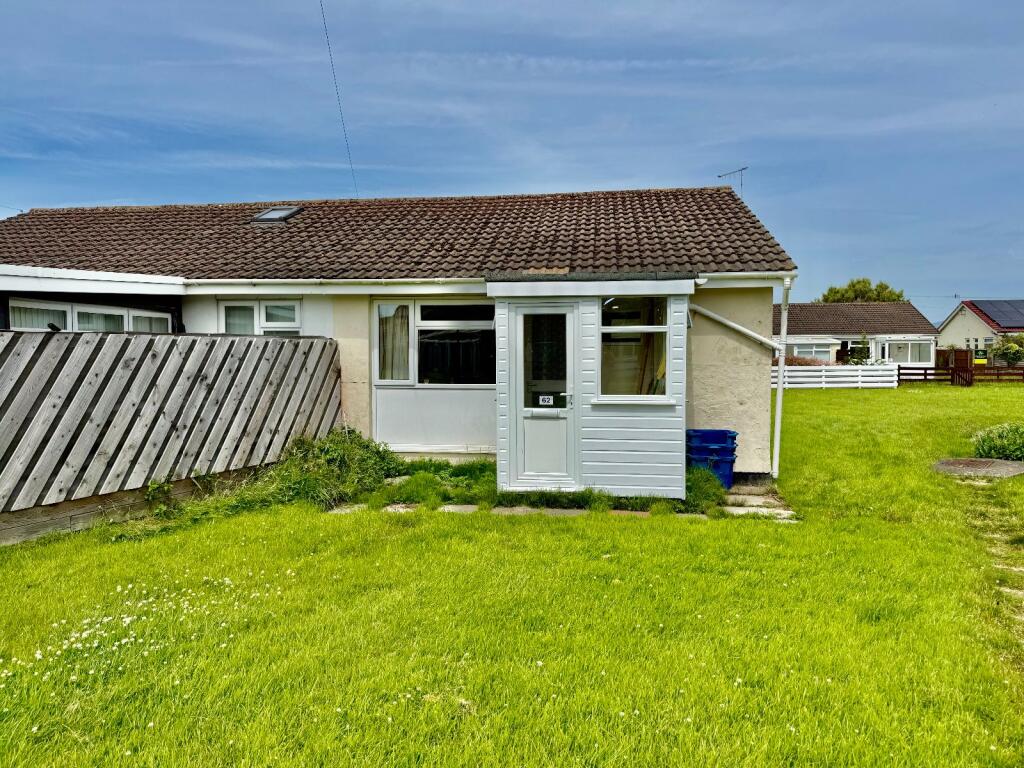 Main image of property: 62 Glan Y Mor, Fairbourne, Gwynedd LL38 2LQ