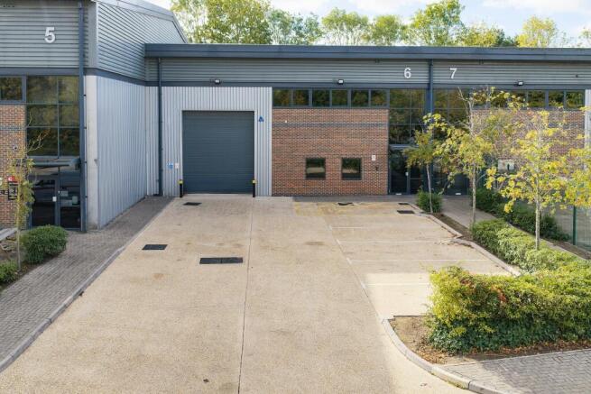 6 Langley Park - Main.jpg