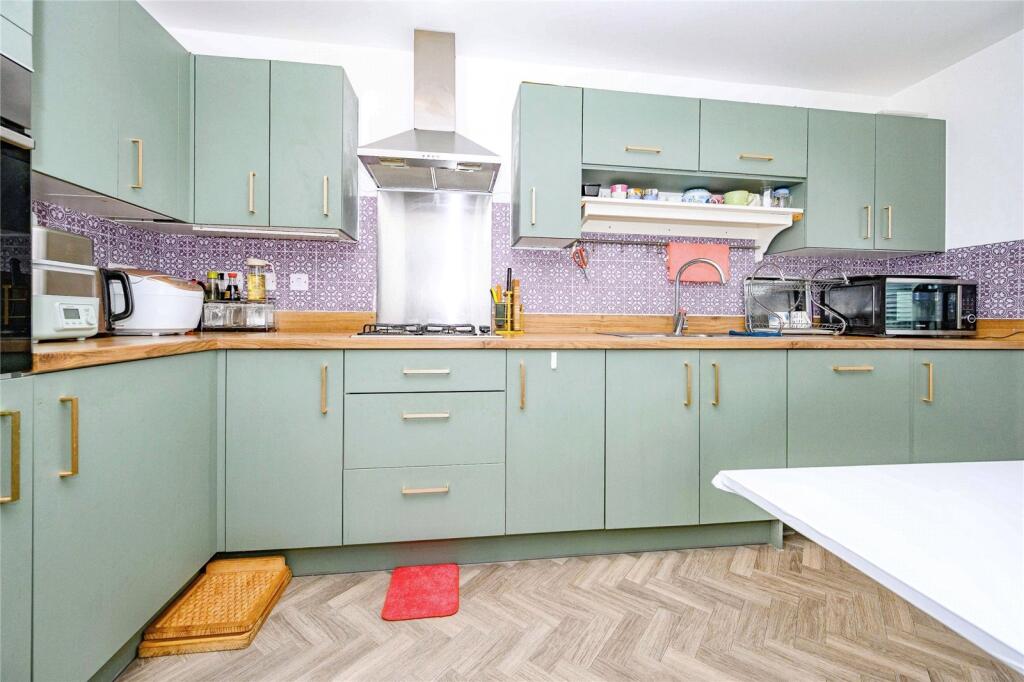 House in Houghton Regis, Central Bedfordshire - View 3