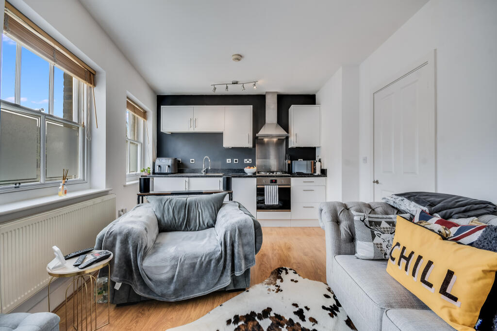 Apartment in Chelmsford - View 5