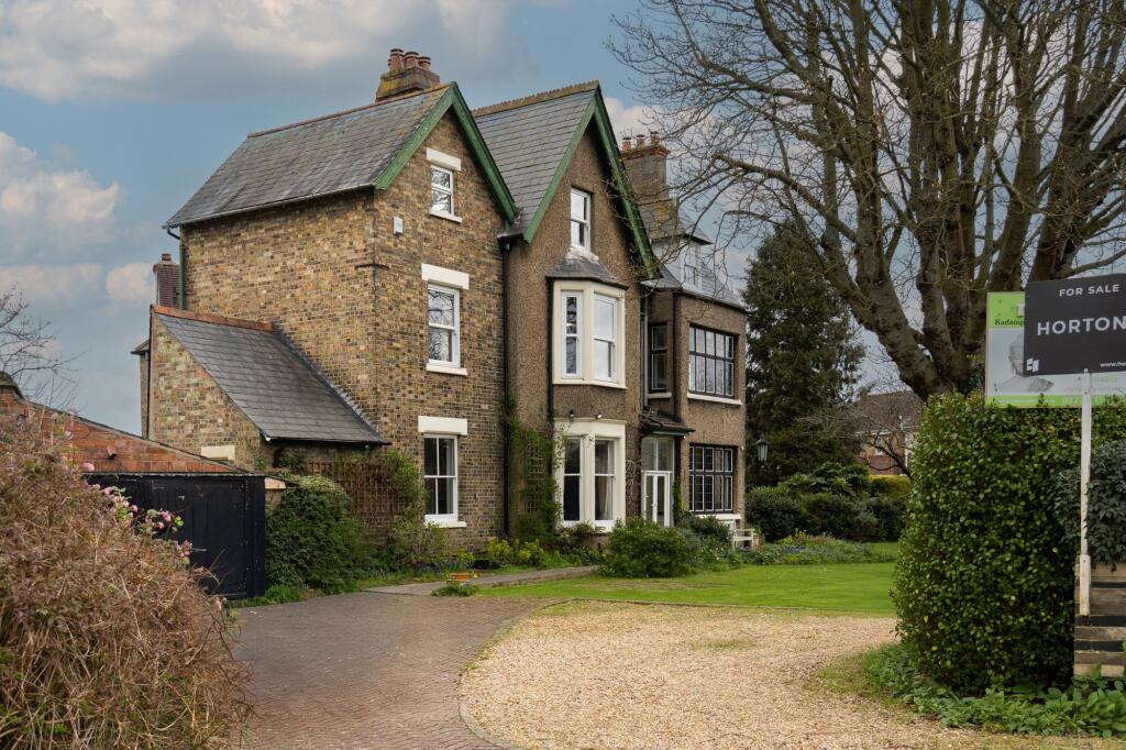 Main image of property: Dogsthorpe Road, Peterborough, PE1