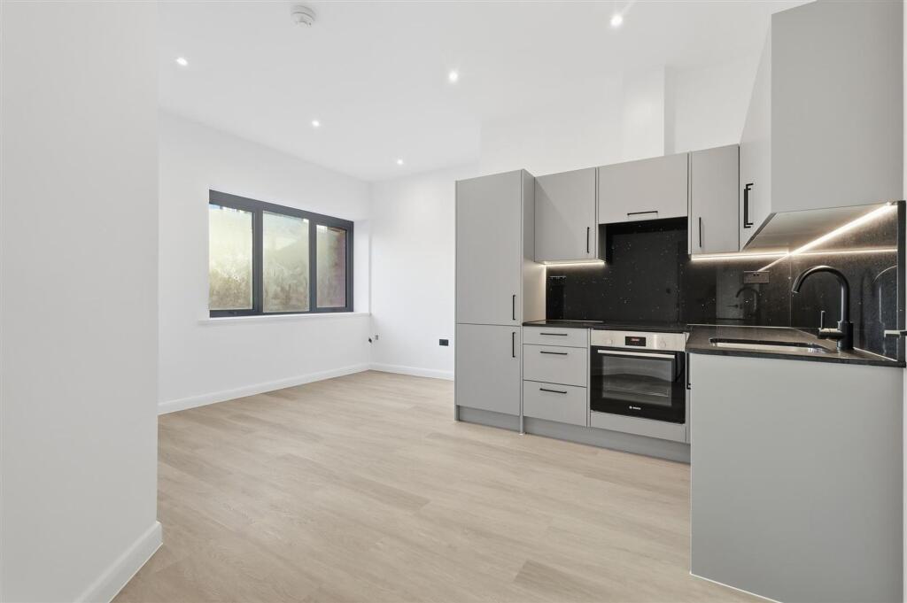 Main image of property: Headgate, Colchester, CO3