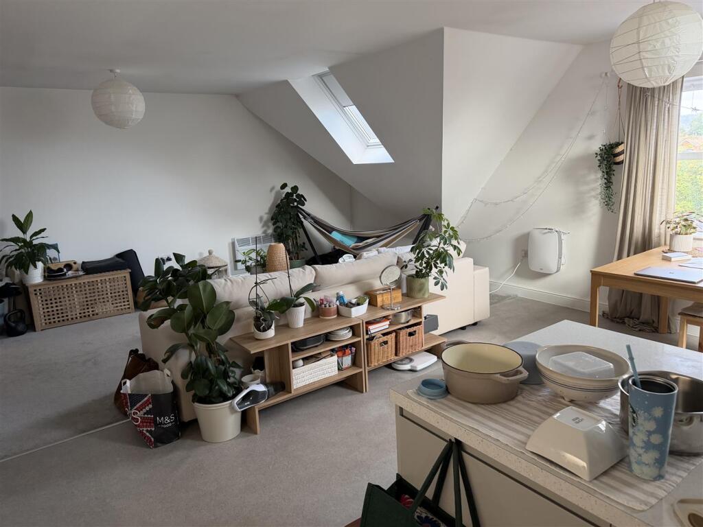 Apartment in Tonbridge - View 2