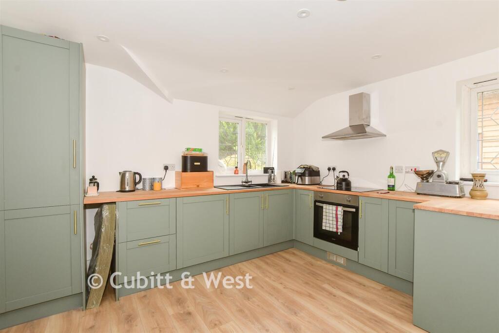 House in Tandridge, Horne - View 4