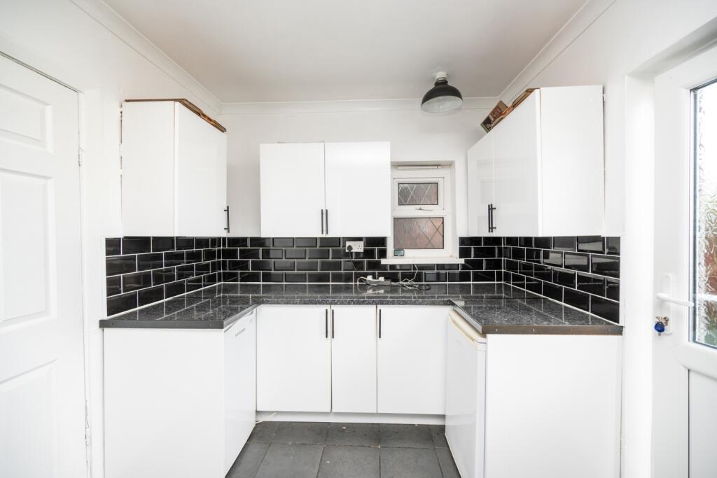 Coronation Road, Wednesbury, WS10 photo 2