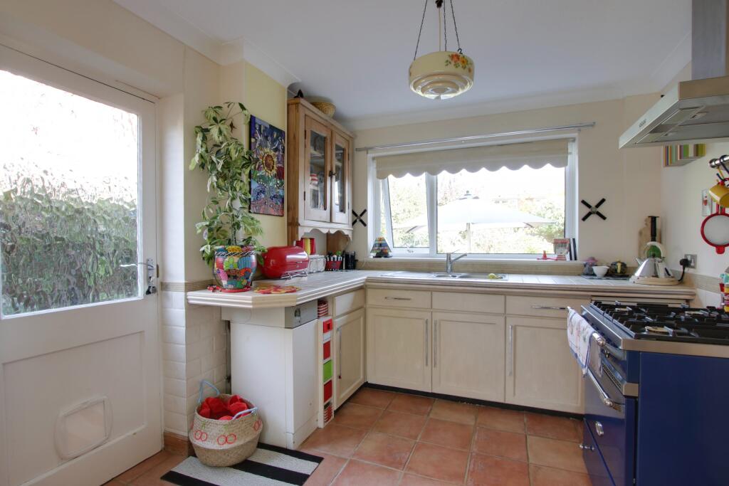 Inverkip Close, Lee-on-the-solent, Guide Price £600,000-£635,000 photo 4